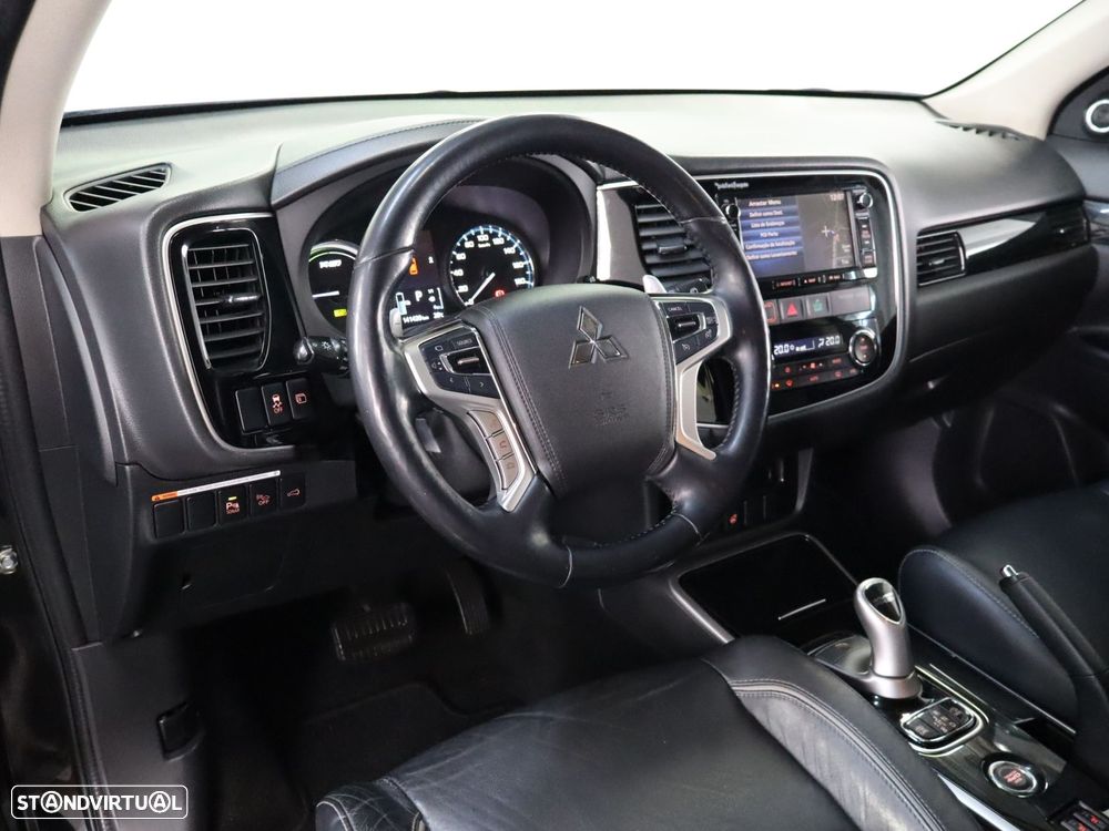 Mitsubishi Outlander 2.0 Intense Navi - 9