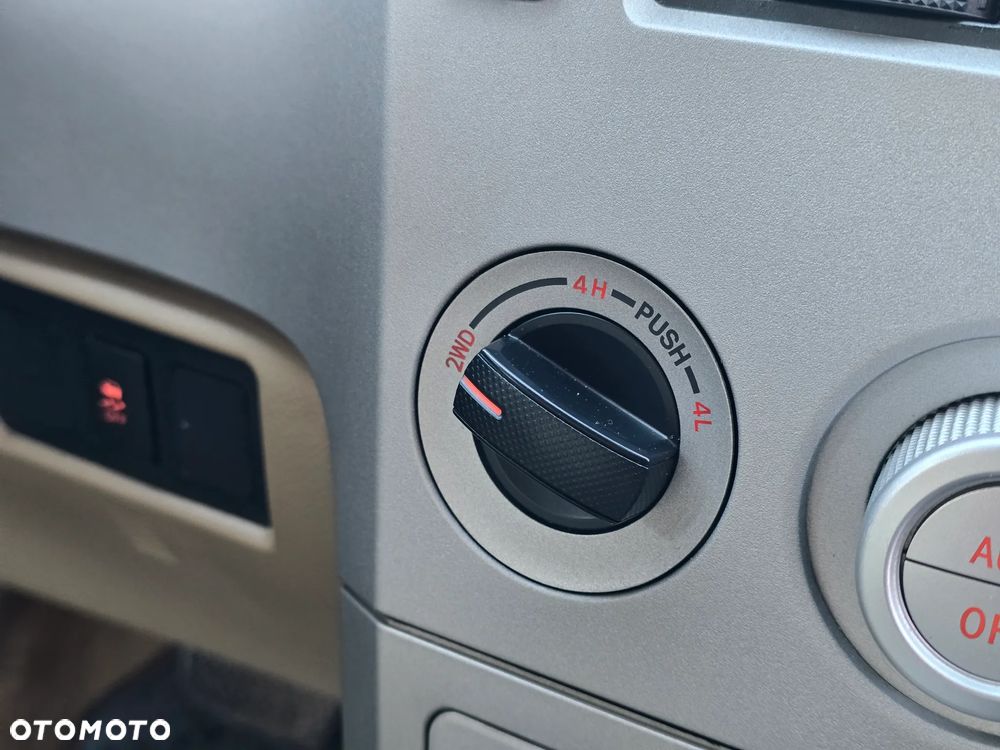 Toyota Tundra 5.7 4x4 Double Cab Limited - 12