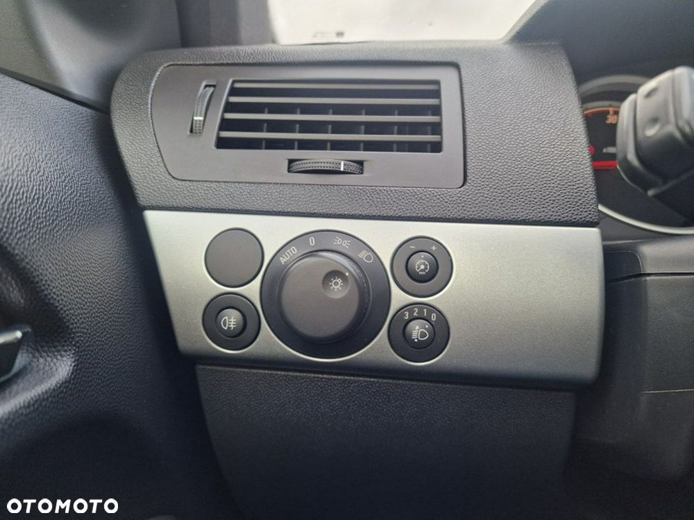 Opel Astra III GTC 1.9 CDTI Sport - 11