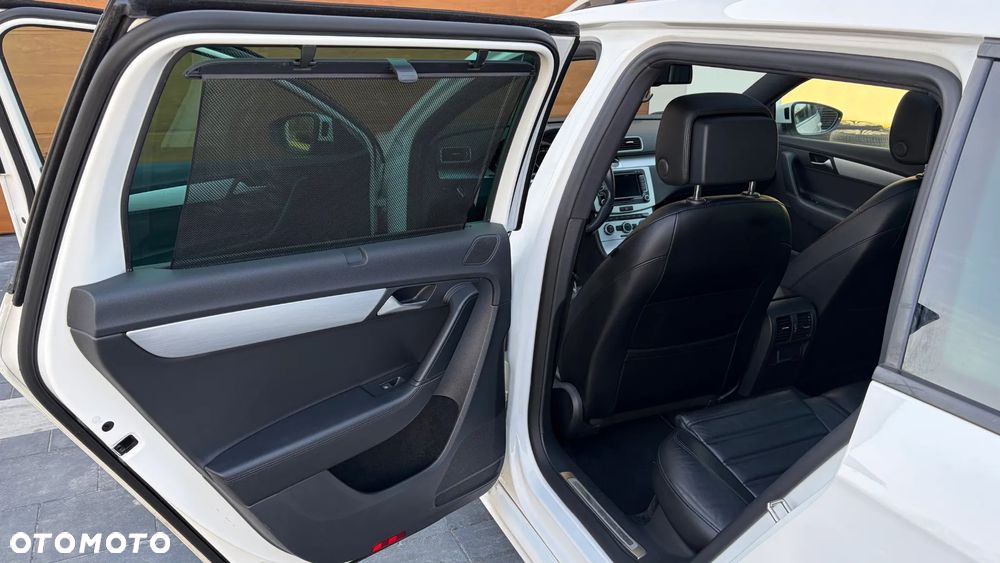 Volkswagen Passat 2.0 TDI DSG BlueMotion Technology R-Line - 14
