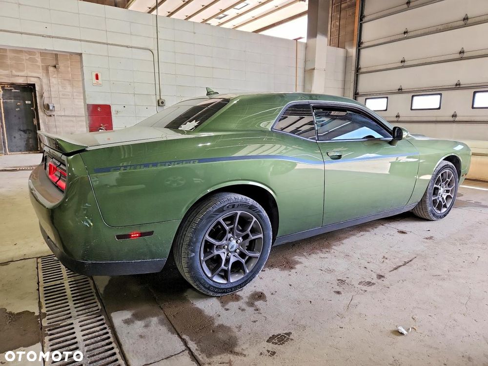 Dodge Challenger - 4