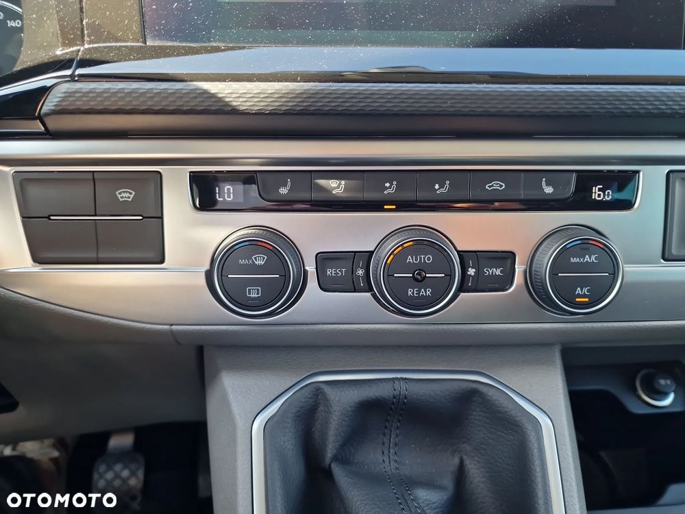 Volkswagen Caravelle - 31