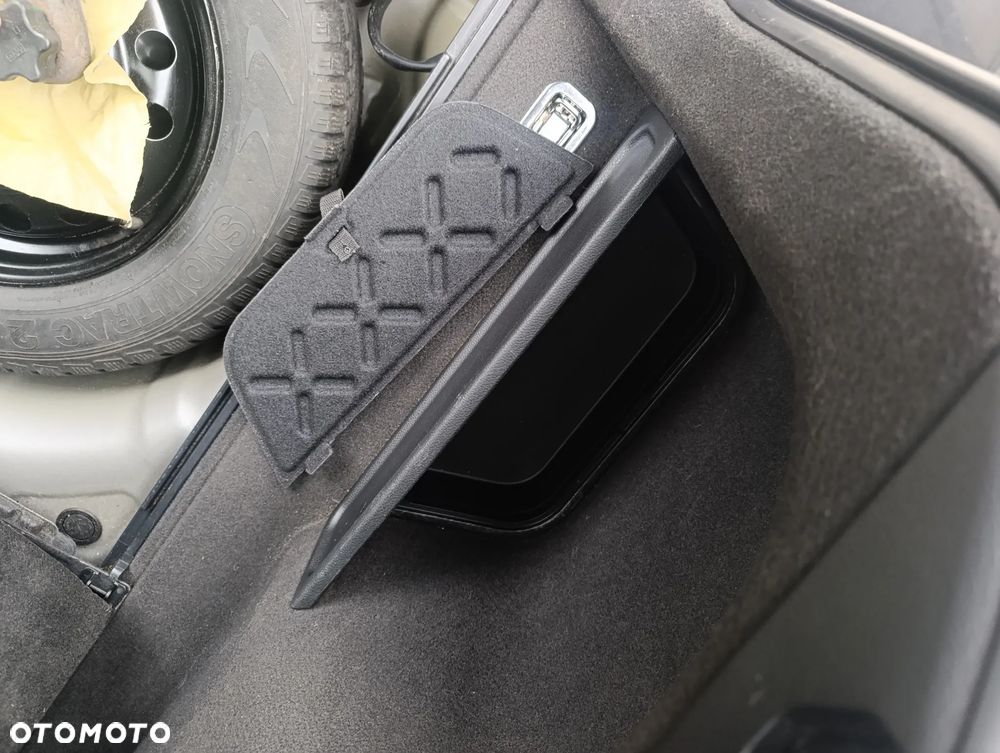 Hyundai i40 Kombi 1.7 CRDi DCT Trend - 33