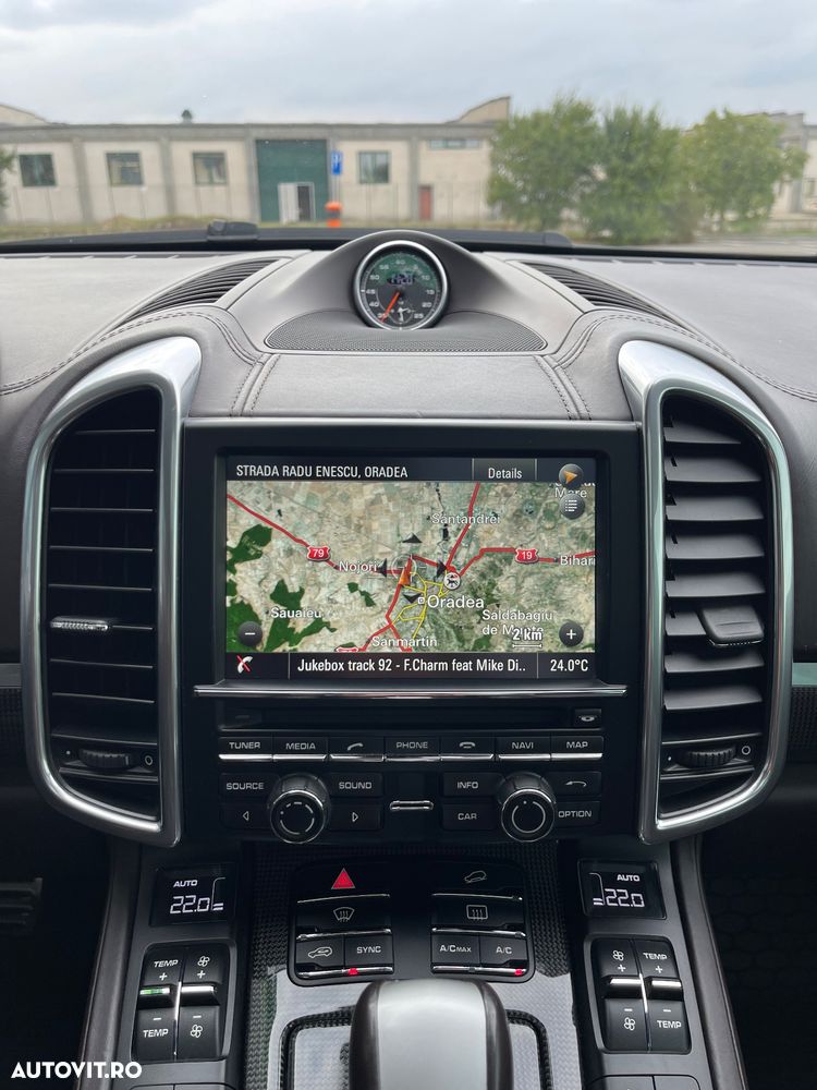 Porsche Cayenne 4.2 L S - 12
