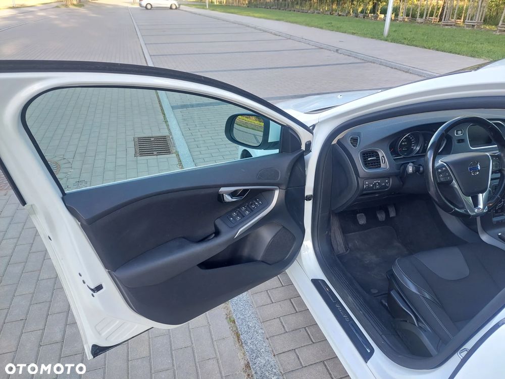 Volvo V40 T2 Momentum - 22