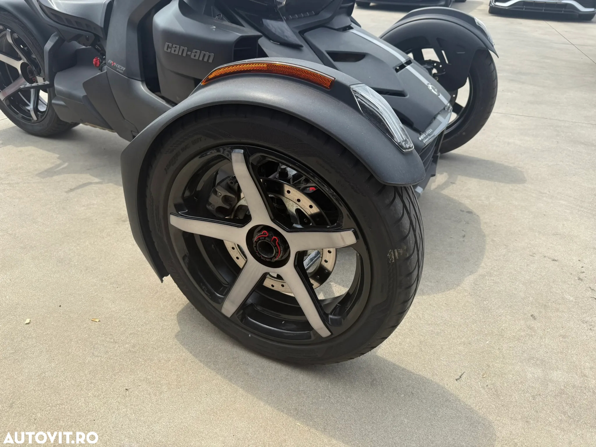 Can-Am Ryker 900 - 4