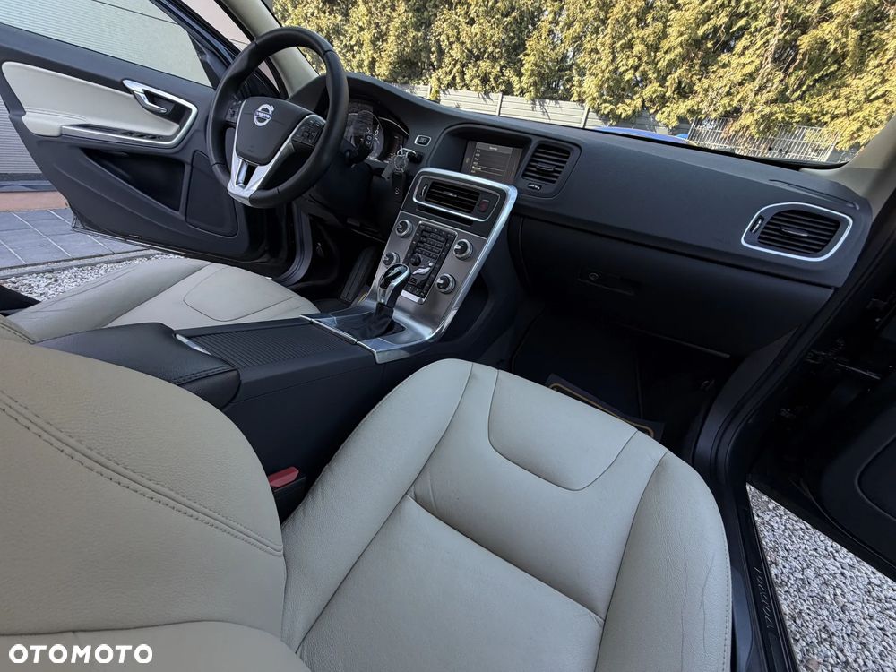 Volvo V60 D4 Geartronic Momentum - 16