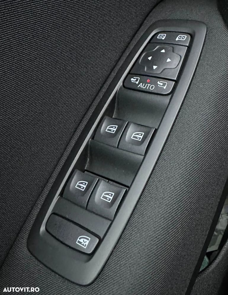 Renault Megane ENERGY dCi EDC Zen - 12