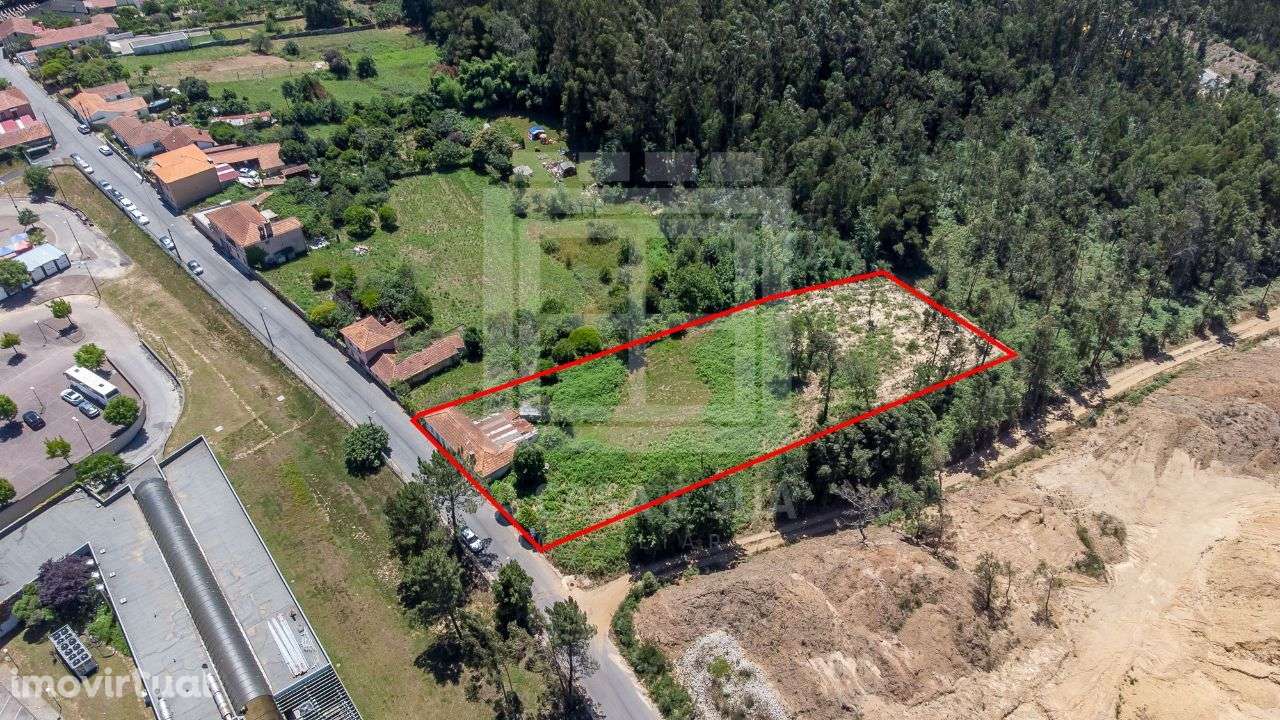 Terreno com projeto aprovado para 2 moradias geminadas - Grande imagem: 3/24