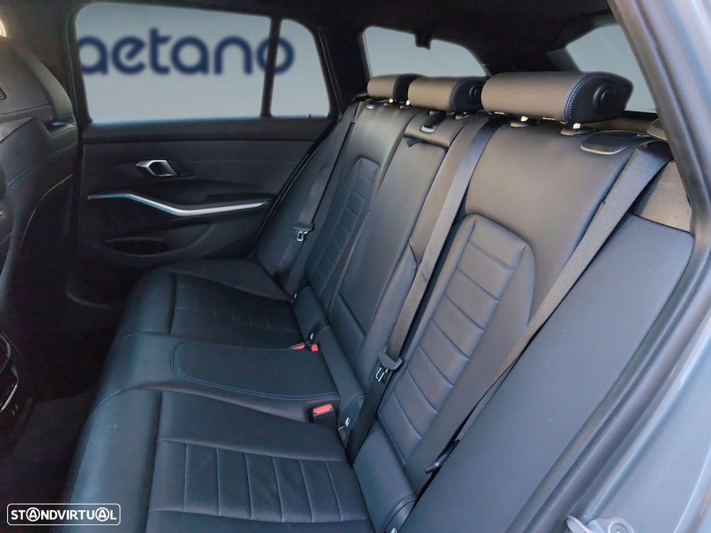 BMW 320 d Pack Desportivo M Auto - 14