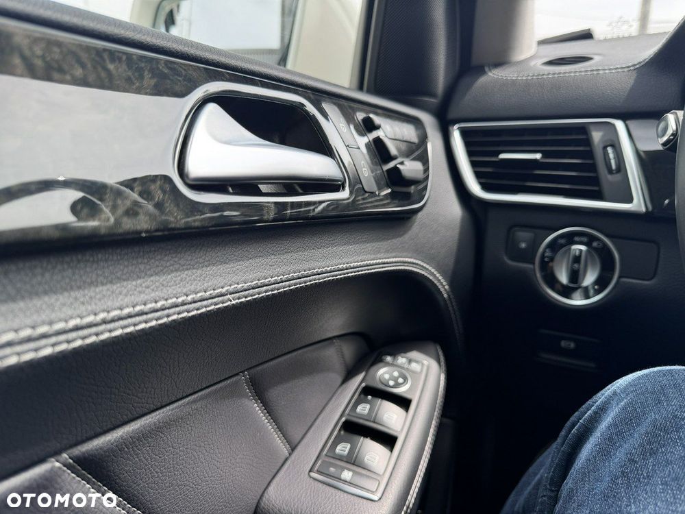 Mercedes-Benz GL 500 4Matic (BlueEFFICIENCY) 7G-TRONIC - 25