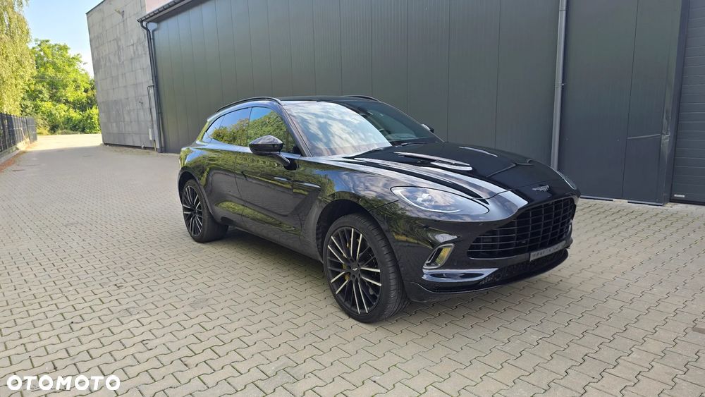 Aston Martin DBX - 3