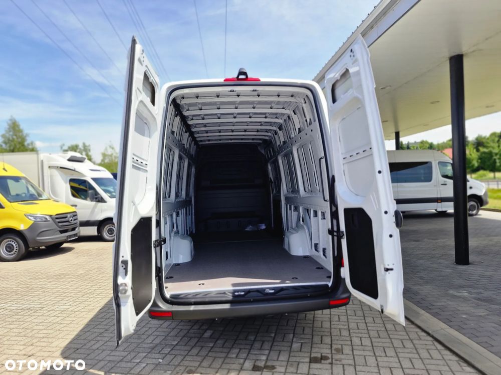 Mercedes-Benz Sprinter - 20