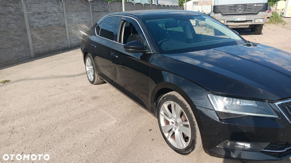 Skoda Superb 2.0 TDI Premium Edition - 6