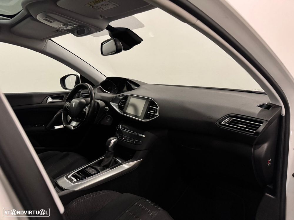 Peugeot 308 1.6 BlueHDi Allure J17 EAT6 - 28