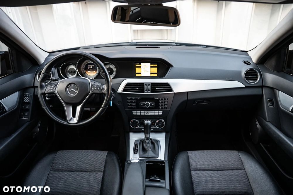 Mercedes-Benz Klasa C 220 CDI BlueEff 4-Matic Avantgarde - 24