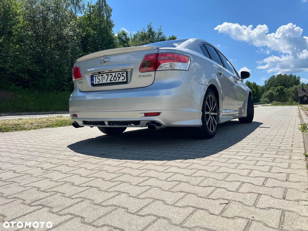 Toyota Avensis 2.0 Executive - 1