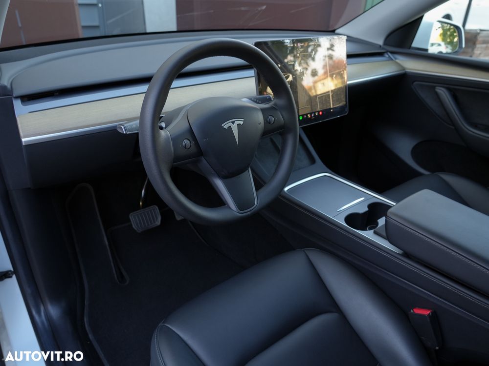 Tesla Model Y Performance Dual Motor AWD - 24