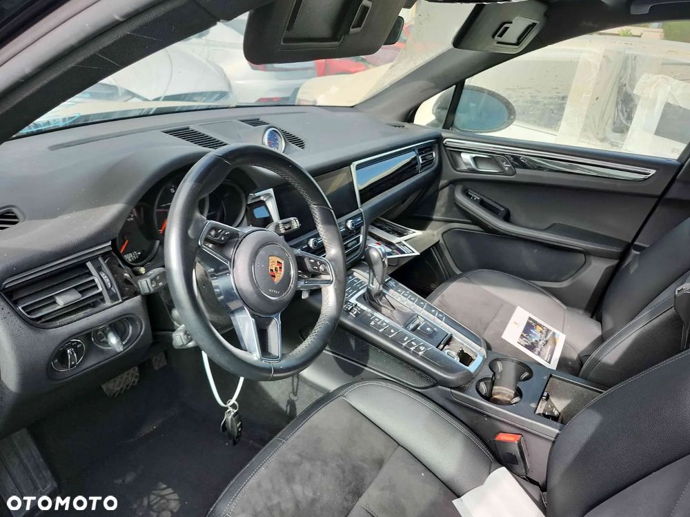 Porsche Macan Standard - 25