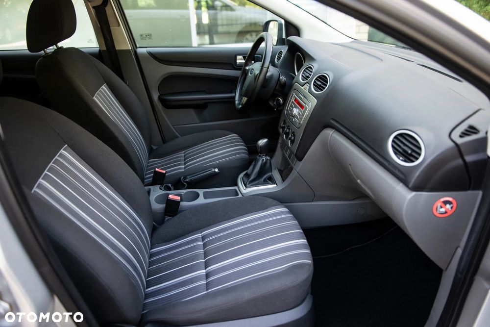 Ford Focus 1.6 16V Style - 25
