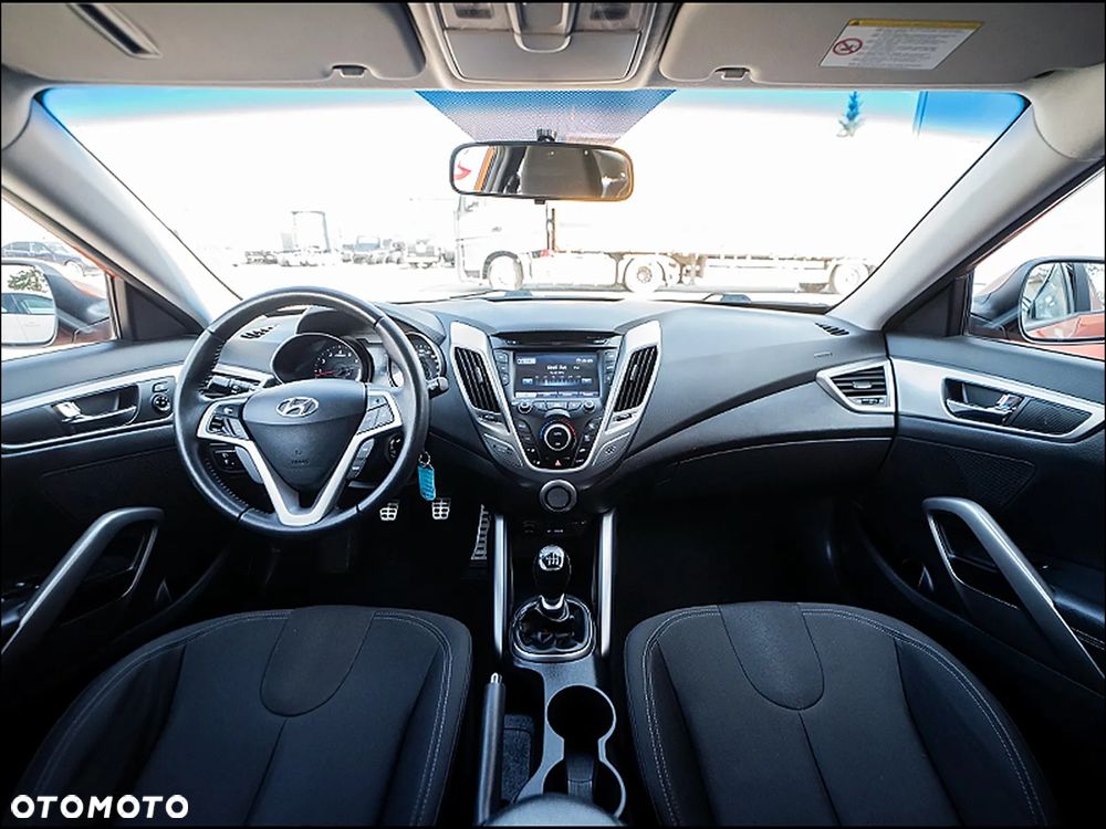 Hyundai Veloster - 15