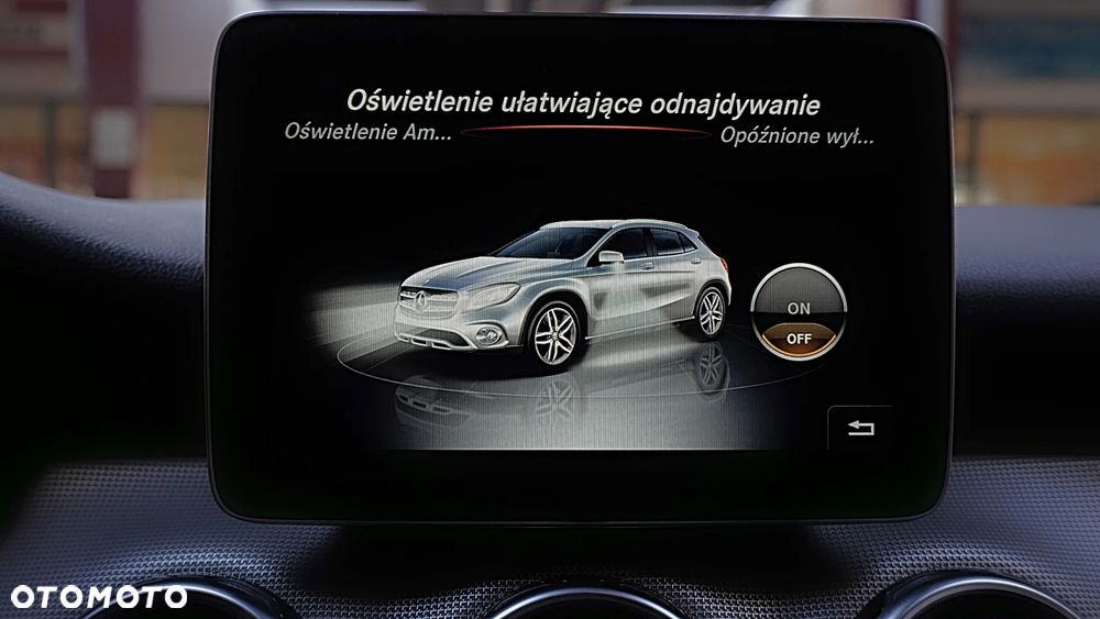 Mercedes-Benz GLA 200 7G-DCT - 21