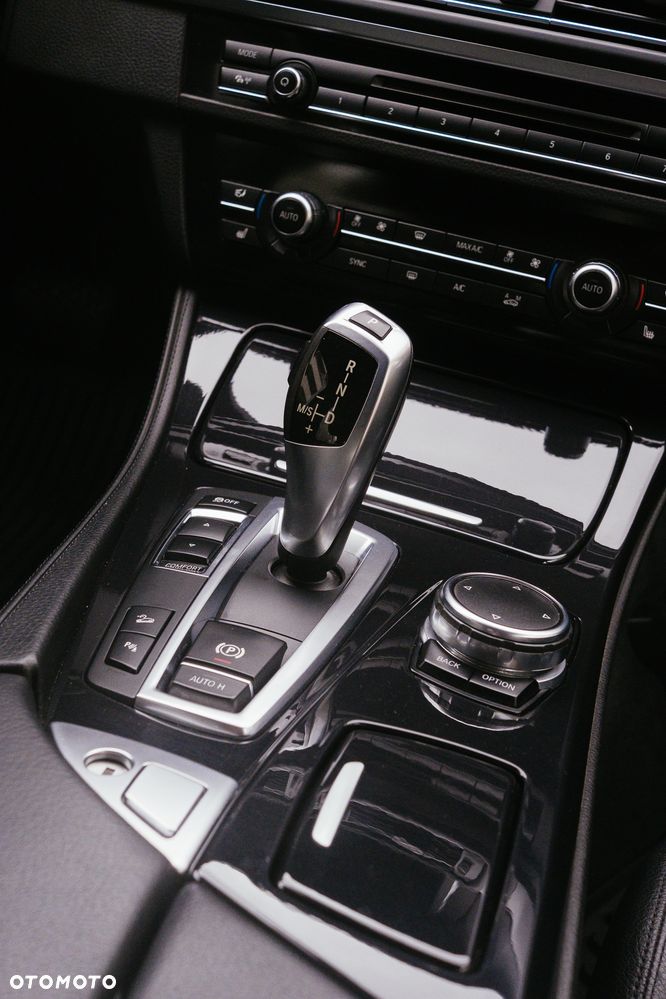 BMW Seria 5 530d xDrive - 13