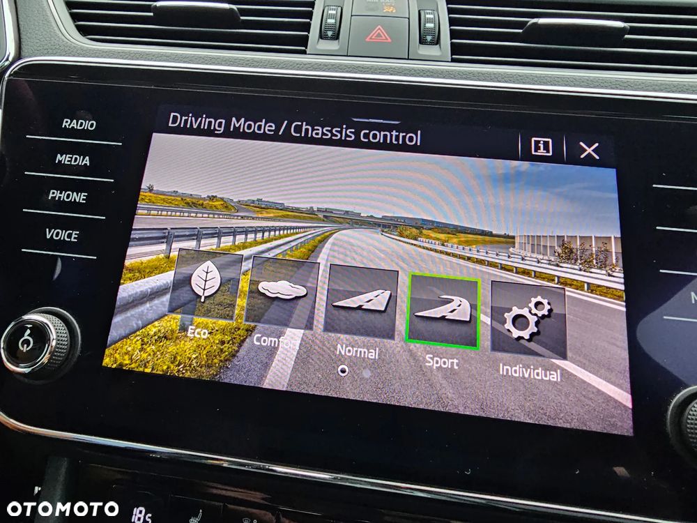 Skoda Superb 1.5 TSI mHEV Sportline DSG - 22