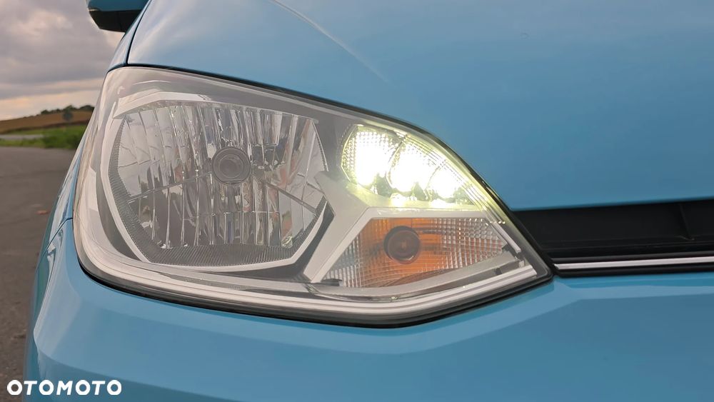 Volkswagen up! TSI (BlueMotion Technology) move - 13