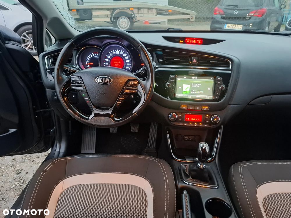 Kia Ceed - 12