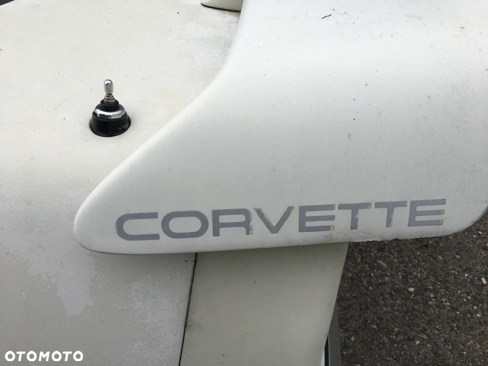 Chevrolet Corvette - 19