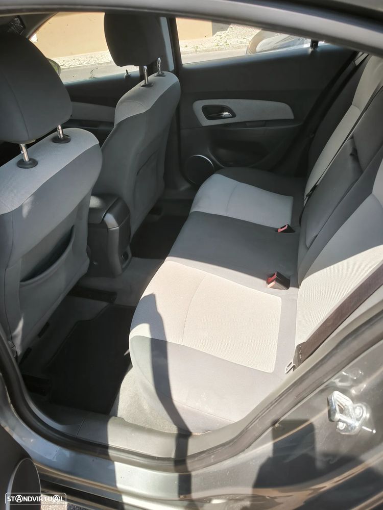 Chevrolet Cruze 2.0 VCDi LT - 28