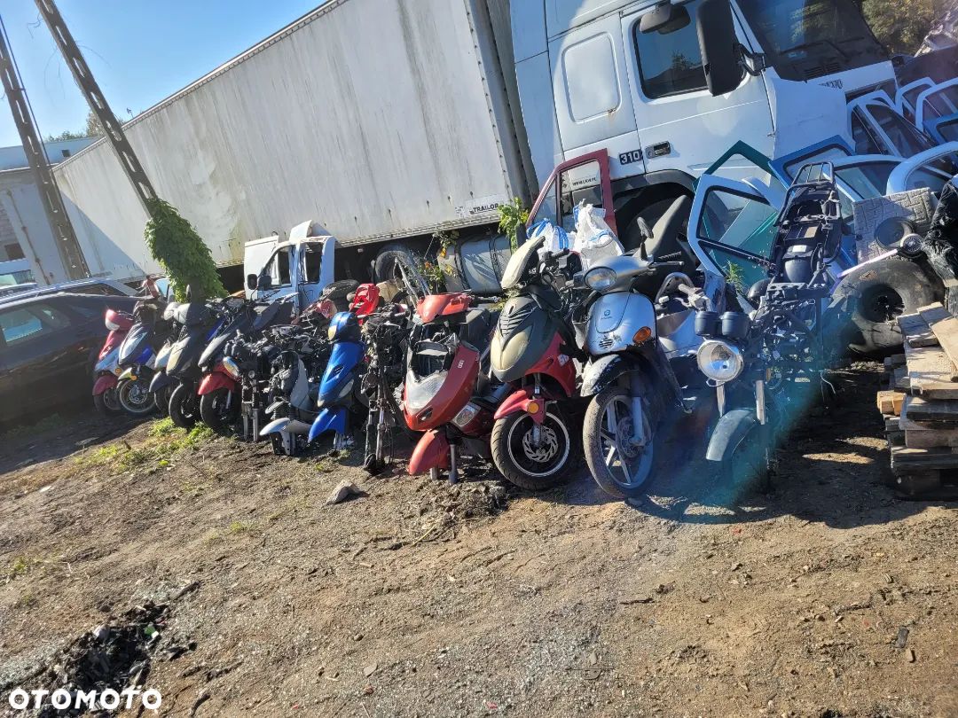 Romet Piaggo Zipp Yamaha Coliber Bezer 2t 4t lampa kierunki felga felgi opona siedzenie licznik osłona chlapacz stacyjka gaźnik silnik kierownica amortyzator lagi klamka hamulec plastiki karter blok tarcza zacisk odblask zbiornik - 1