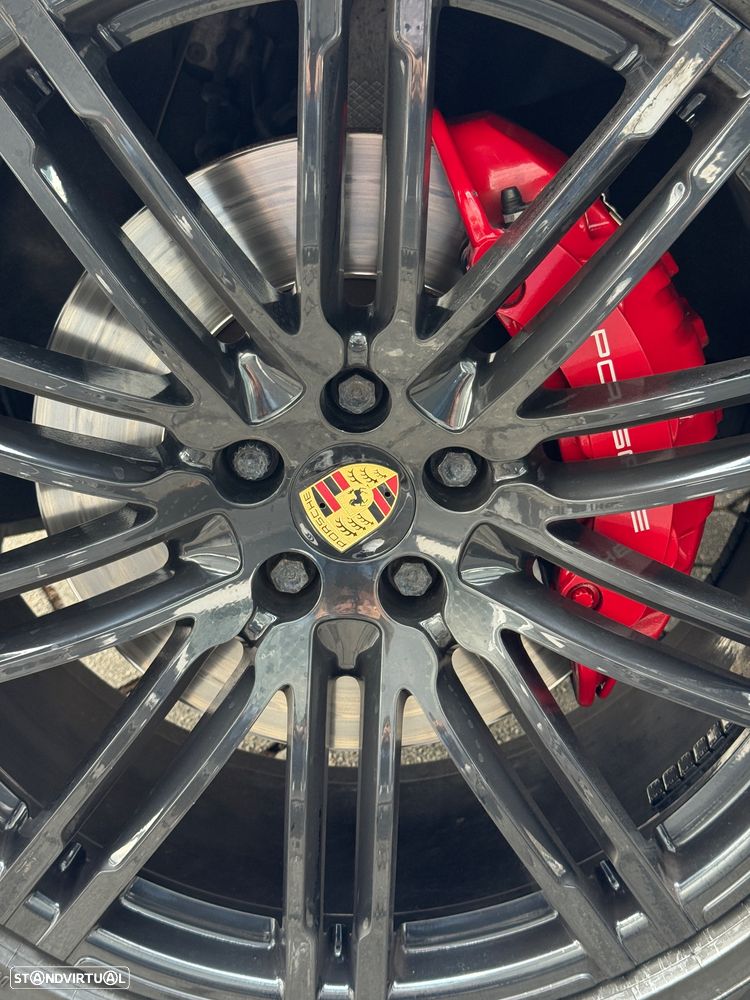 Porsche Macan Turbo - 15