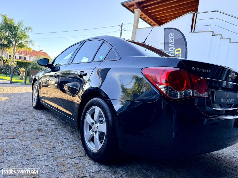 Chevrolet Cruze 1.6 LS - 27
