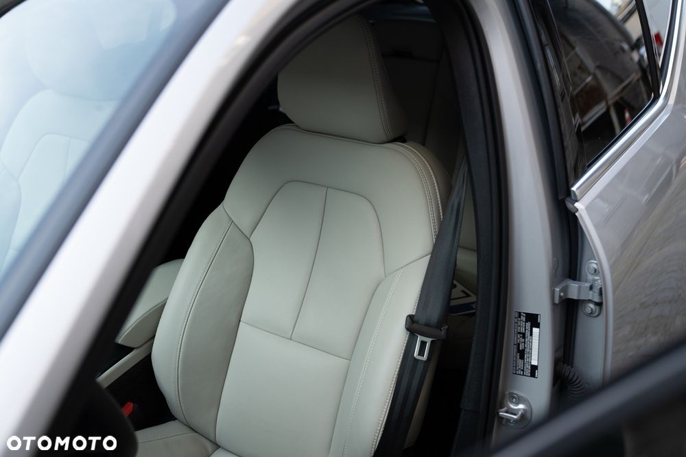 Volvo XC 40 B5 AWD Ultimate Bright - 22