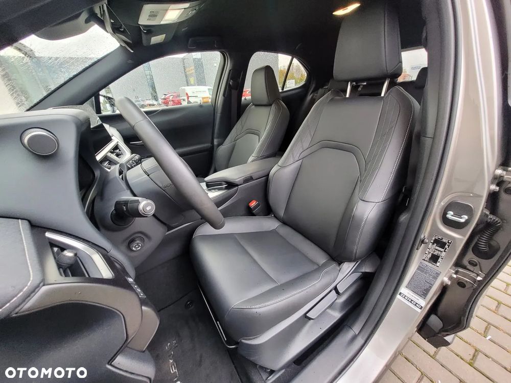 Lexus UX 300h F Sport Design - 13
