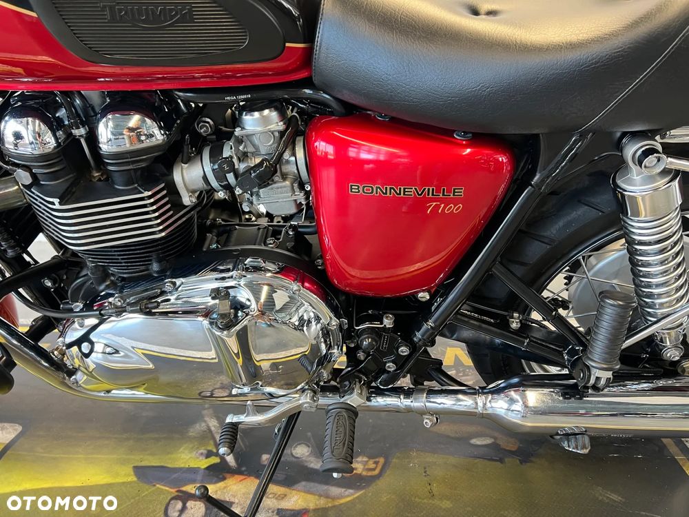 Triumph Bonneville - 14