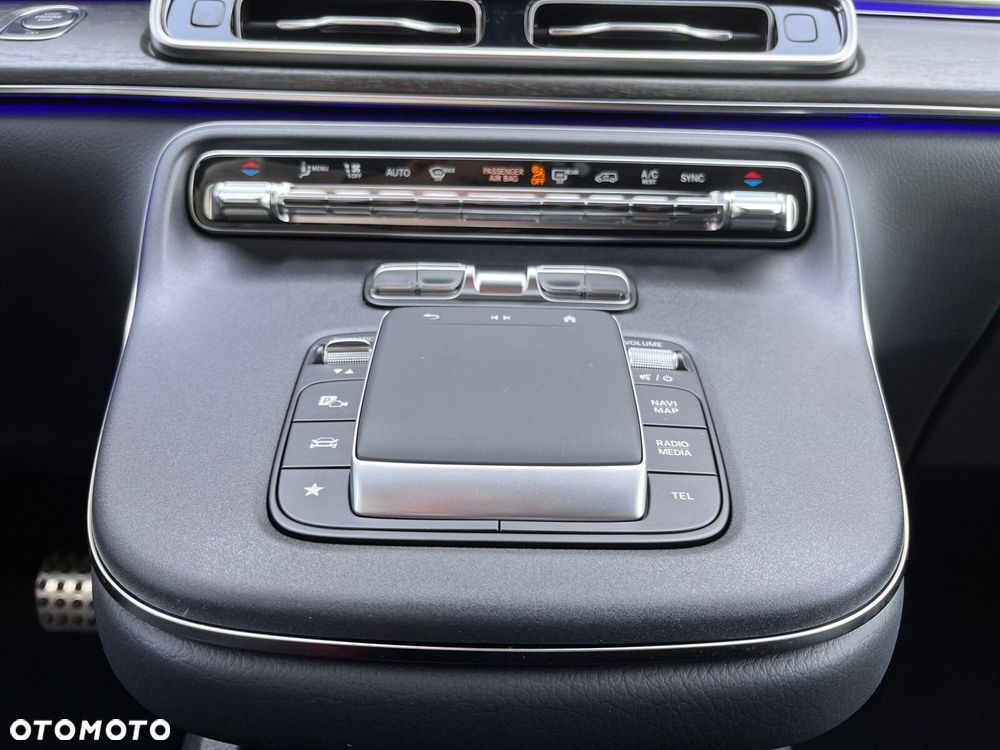 Mercedes-Benz Klasa V - 23