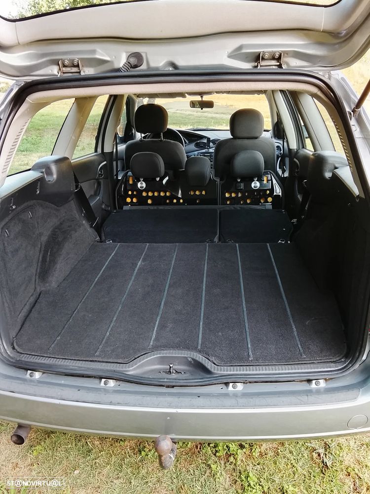 Ford Focus SW 1.6 16V Aut. Titanium - 13