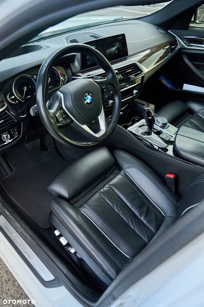 BMW Seria 5 540i Luxury Line - 10