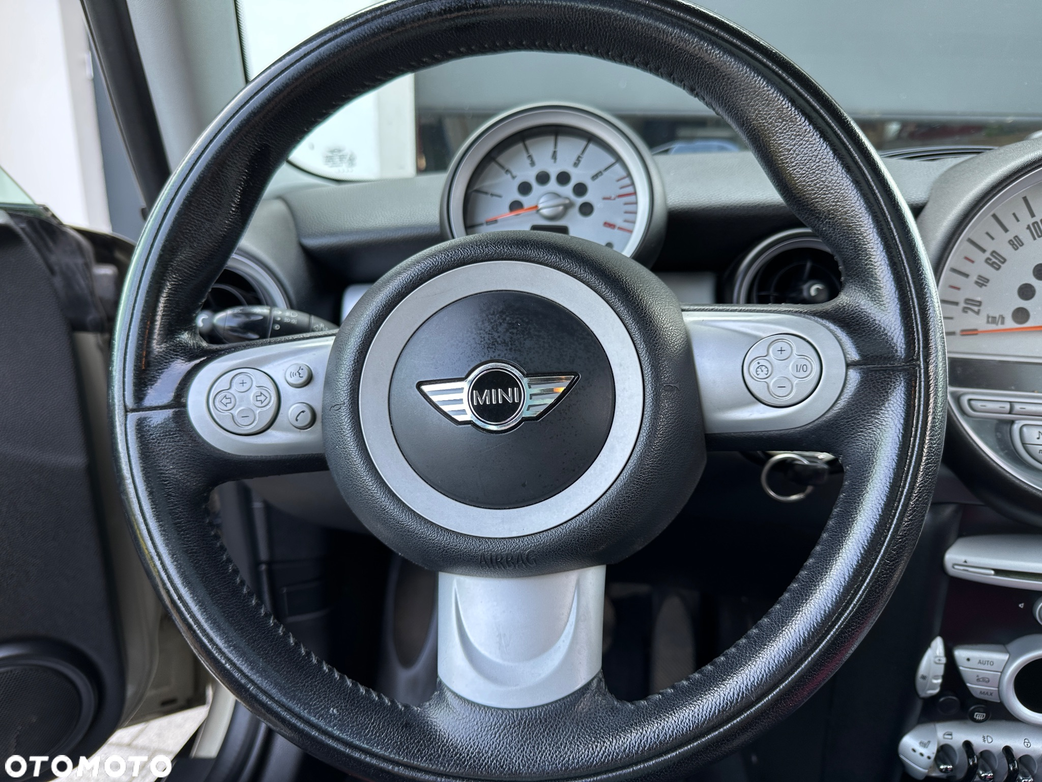 MINI ONE Standard - 8