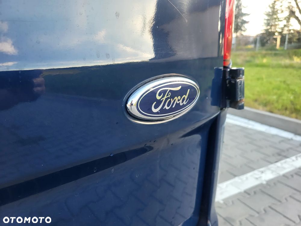 Ford Custom - 9
