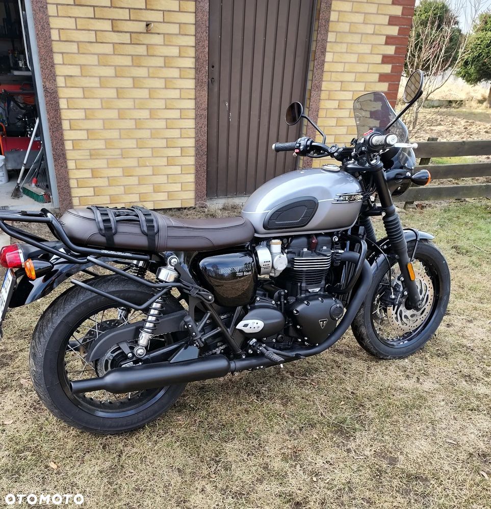 Triumph Bonneville - 2
