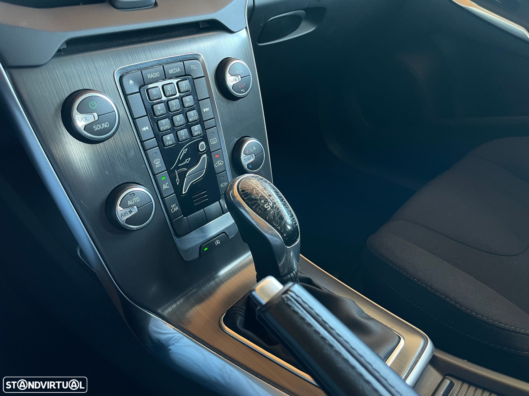 Volvo V40 2.0 D2 Momentum Geartronic - 20