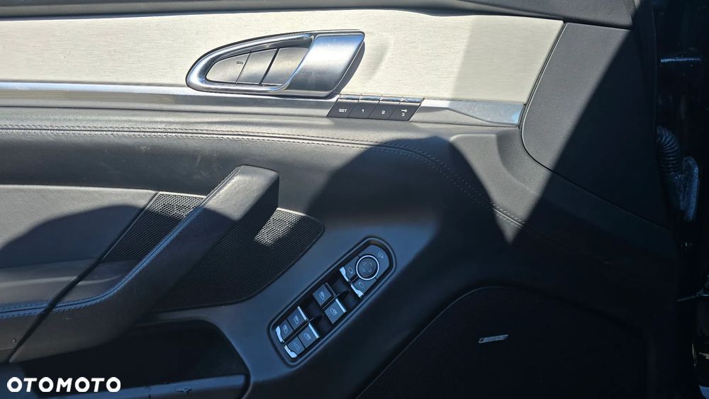 Porsche Panamera 4S Executive PDK - 23