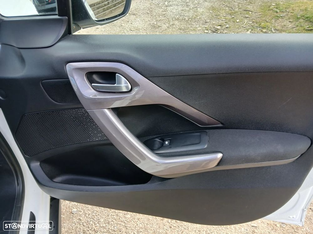 Peugeot 2008 PureTech 82 Style - 27