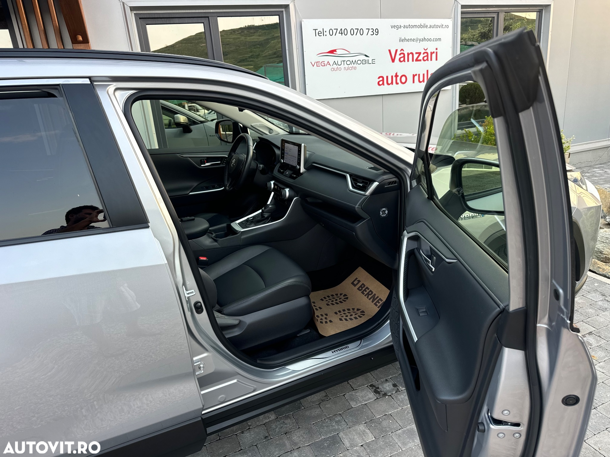 Toyota RAV4 2.5 4x4 Hybrid Team Deutschland - 9