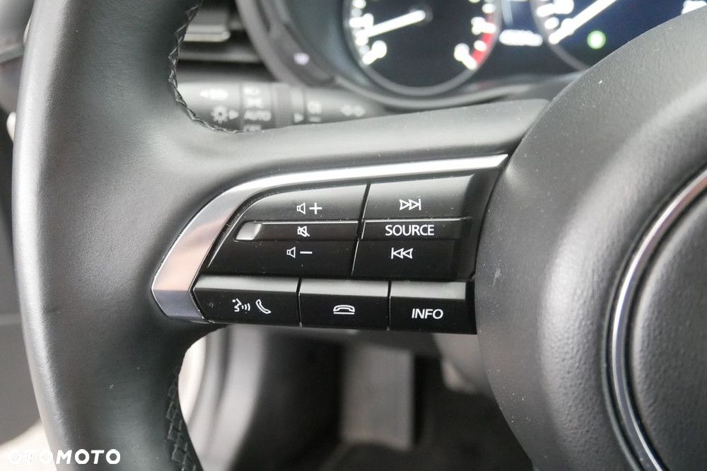 Mazda 3 2.0 mHEV Exclusive Line - 23