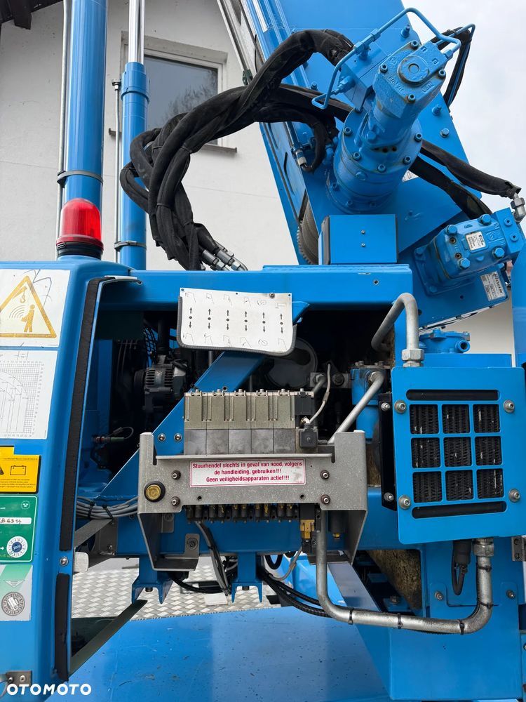 KLAAS 21/31TSP Dźwig Dekarski żuraw zwyżka podnośnik 31m. udźwig 1800kg max. Silnik Yanmar 3cyl. Dźwig Sterowany całkowicie zdalnie z pilota. Do 3,5 tony Transportowanie samochodem osobowym! Podwieszana oś Hydr. Własny Napęd Hydr. na 2 koła w terenie. Maszyna jak Nowa 2,5 tyś mtg. 2013r. Po serwisach Dekra BMWT. Sprowadzona z Norwegii. Nie różni się od nowej z salonu. Pełna Hydraulika w maszynie. Najbogatsza wersja. OKAZJA 230volt. Zero zużycia! - 12